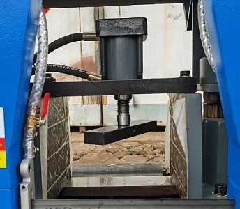 Фото 61 - MetalTec MBS 350/50 CH ленточнопильный станок для резки металла под углом 90°.
