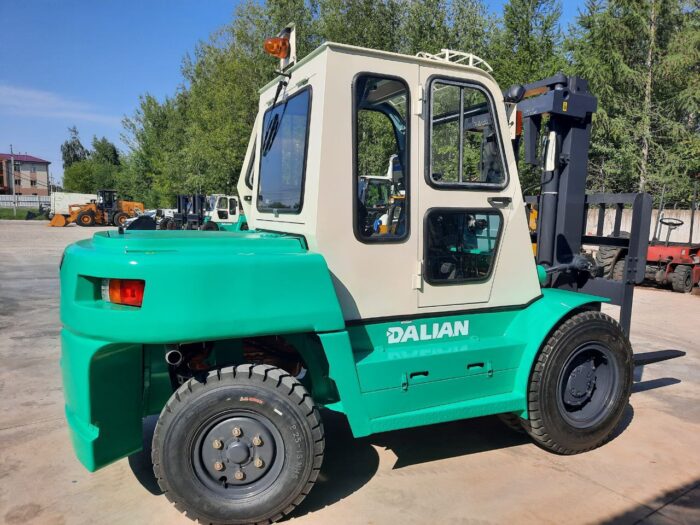 Фото 3 - Вилочный погрузчик Dalian CPCD80FD.