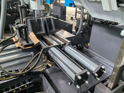 Фото 72 - MetalTec MBS 530 CА автоматический колонный ленточнопильный станок.